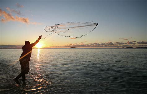 A Solitary Fisherman Casting His Net – Landscape Painting and Poetic Tranquility Embodied!